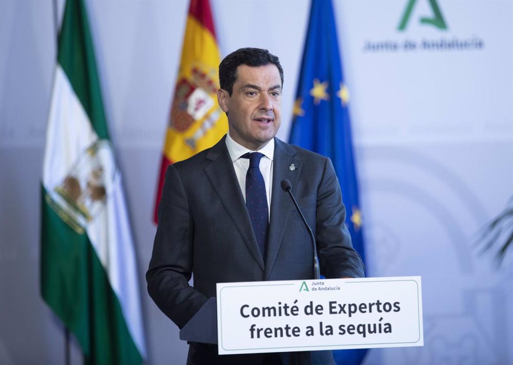 El presidente de la Junta de Andalucía, Juanma Moreno, comparece ante los medios de comunicación. A 18 de abril de 2023, en Sevilla (Andalucía, España). El presidente de la Junta, Juanma Moreno, ha presidido hoy martes, una reunión con un comité de expert El