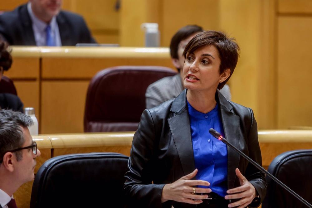 Archivo - La portavoz del Gobierno y ministra de Política Territorial, Isabel Rodríguez, interviene durante una sesión plenaria de control en el Senado, a 7 de febrero de 2023, en Madrid (España). Durante el pleno, se han tratado temas como la tasa de des Archivo