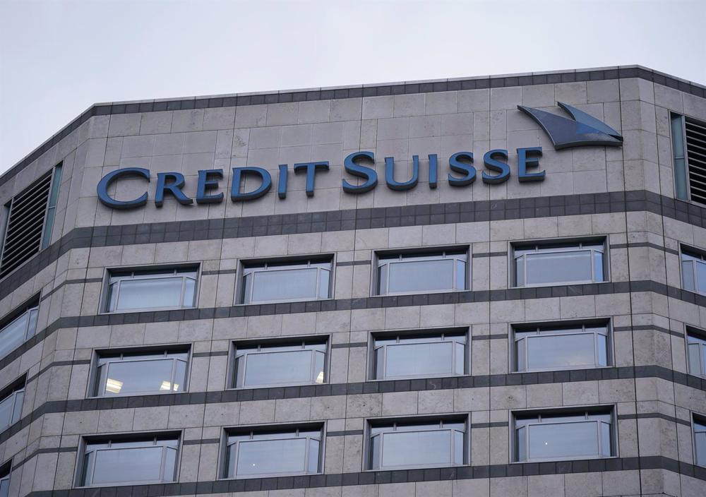 Logo de Credit Suisse en unas oficinas de Londres. Logo