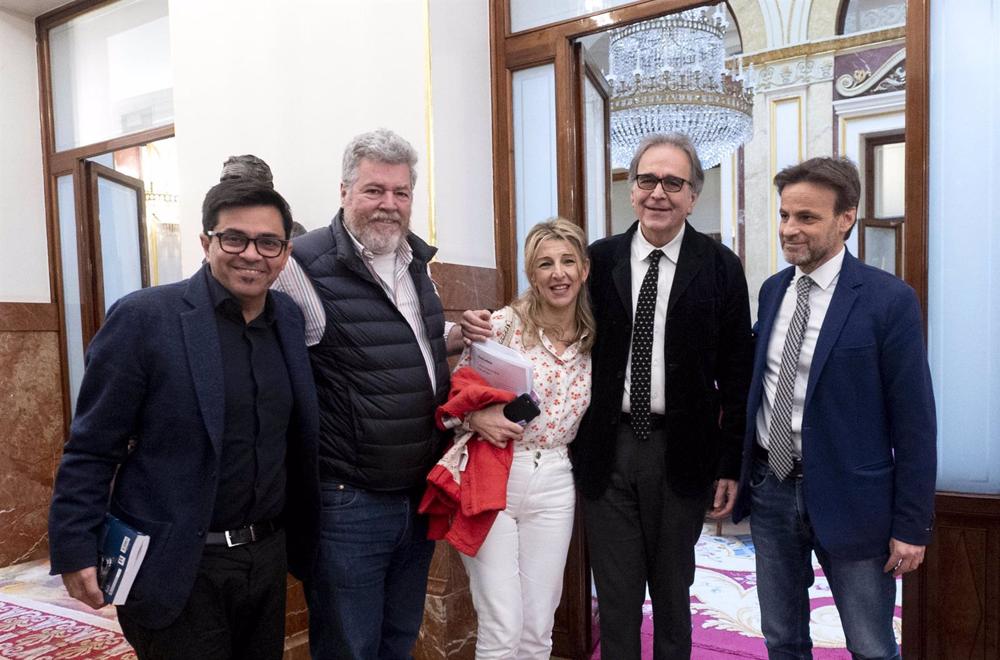 Archivo - (I-D) El secretario primero del Congreso y diputado de ECP, Gerardo Pisarello; el diputado de Unidas Podemos y coordinador de Alianza Verde, Juantxo López de Uralde; la vicepresidenta segunda y ministra de Trabajo y Economía Social, Yolanda Díaz Archivo