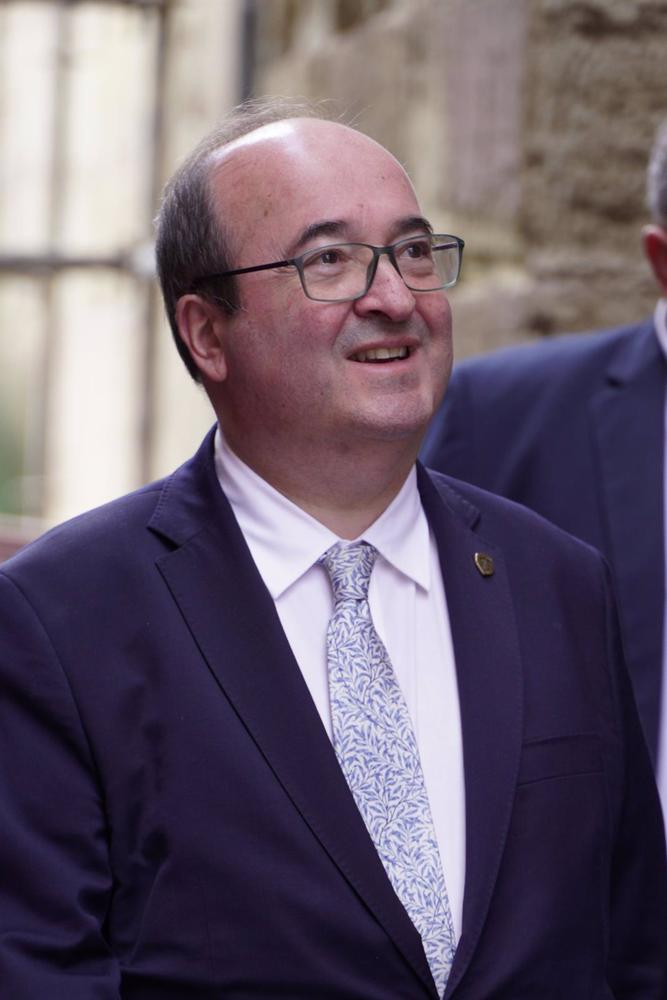 El ministro de Cultura y Deporte, Miquel Iceta, a su llegada al Monasterio de Santa María la Real, Nájera, La Rioja (España). Iceta visita hoy la Escuela de Patrimonio Histórico de Nájera (La Rioja) y el Monasterio de Santa María la Real. El