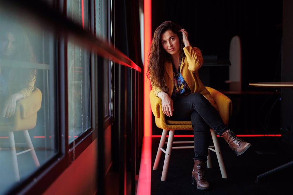 La cantante y compositora Silvia Pérez Cruz, posa tras una entrevista para Europa Press, en Sony Music, a 18 de abril de 2023, en Madrid (España). La