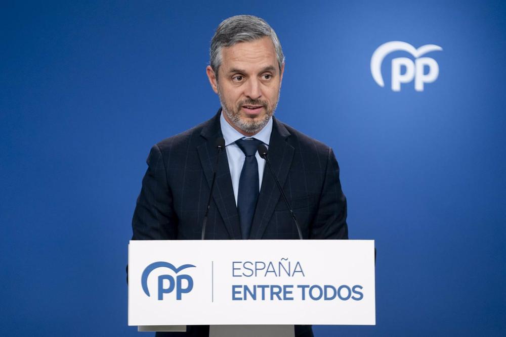 El vicesecretario de Economía del PP, Juan Bravo, durante una rueda de prensa, en la sede del PP, a 19 de abril de 2023, en Madrid (España). El