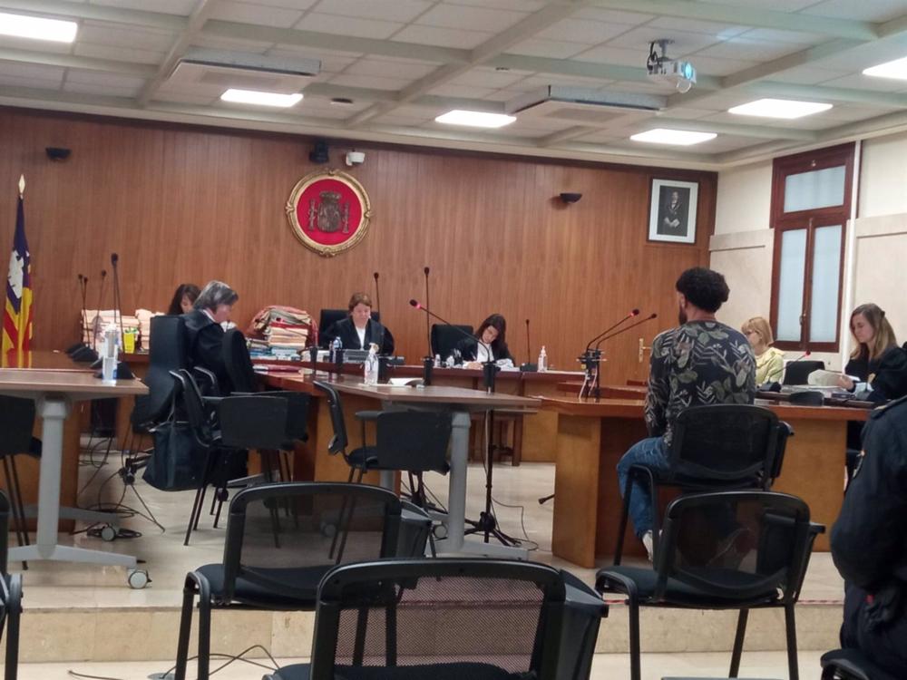 El encausado, durante el juicio. El