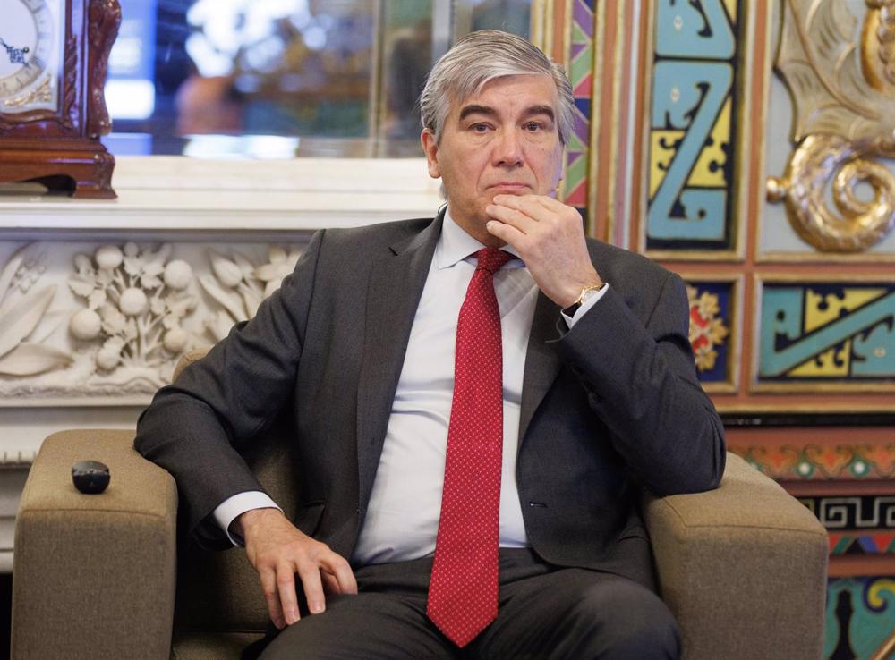 El presidente de Naturgy, Francisco Reynés, y el presidente de la Cámara de Madrid, Ángel Asensio, participan en el encuentro ‘El trilema de la energía’, en el Palacio de Santoña, a 20 de abril de 2023, en Madrid (España). El