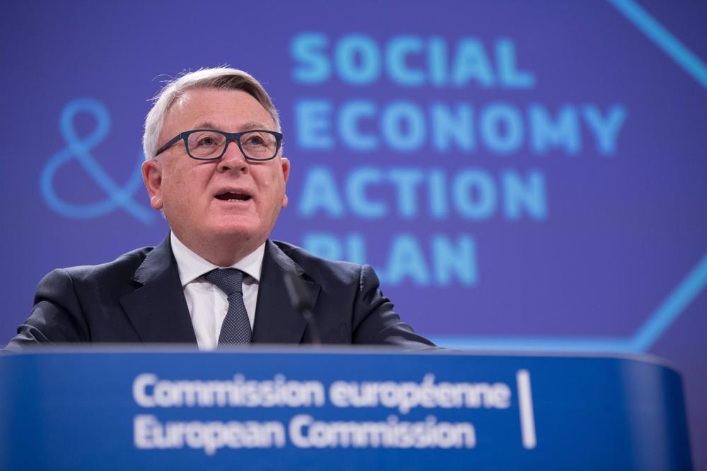 Archivo - 09 December 2021, Belgium, Brussels: European Commissionner in charge of Jobs and Social Rights Nicolas Schmit attends a press conference at the EU headquarters on improving the working conditions in platform work and on the Action Plan for the Archivo