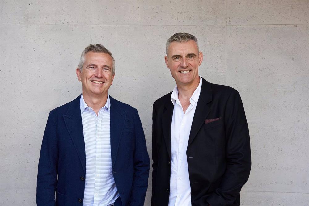 John Morris (CEO) y Jim Prior (presidente) de Design Bridge and Partners John