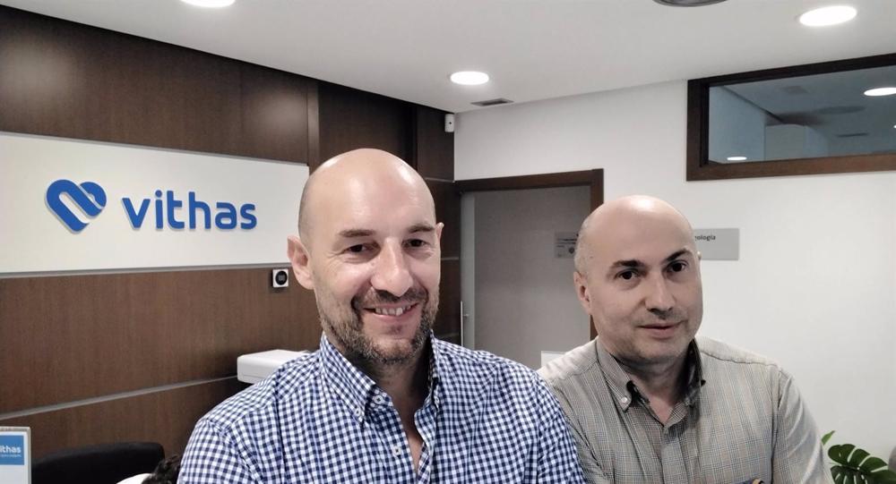 El doctor González Soler y Ulla Rocha en Vithas Pontevedra El