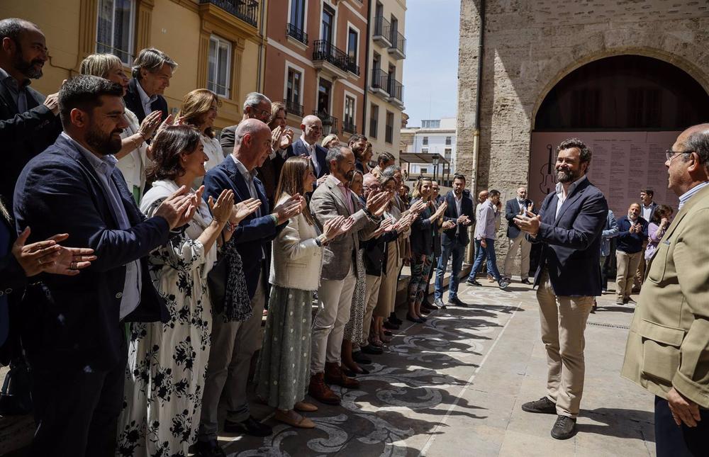 El portavoz de Vox en el Congreso, Iván Espinosa de los Monteros, asiste a la presentación de candidatos, en la Plaza de Luis Beltrán El