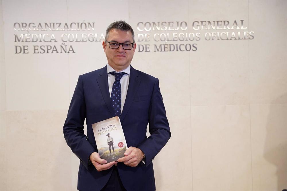 El médico rural Ángel Cabezas es premiado con el VIII premio de novela Albert Jovell. El
