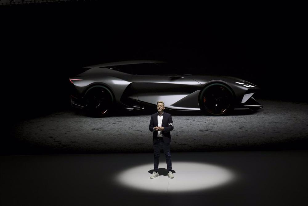 El ceo se Seat y Cupra, Wayne Griffiths, durante la presentación del Cupra Tavascan. El