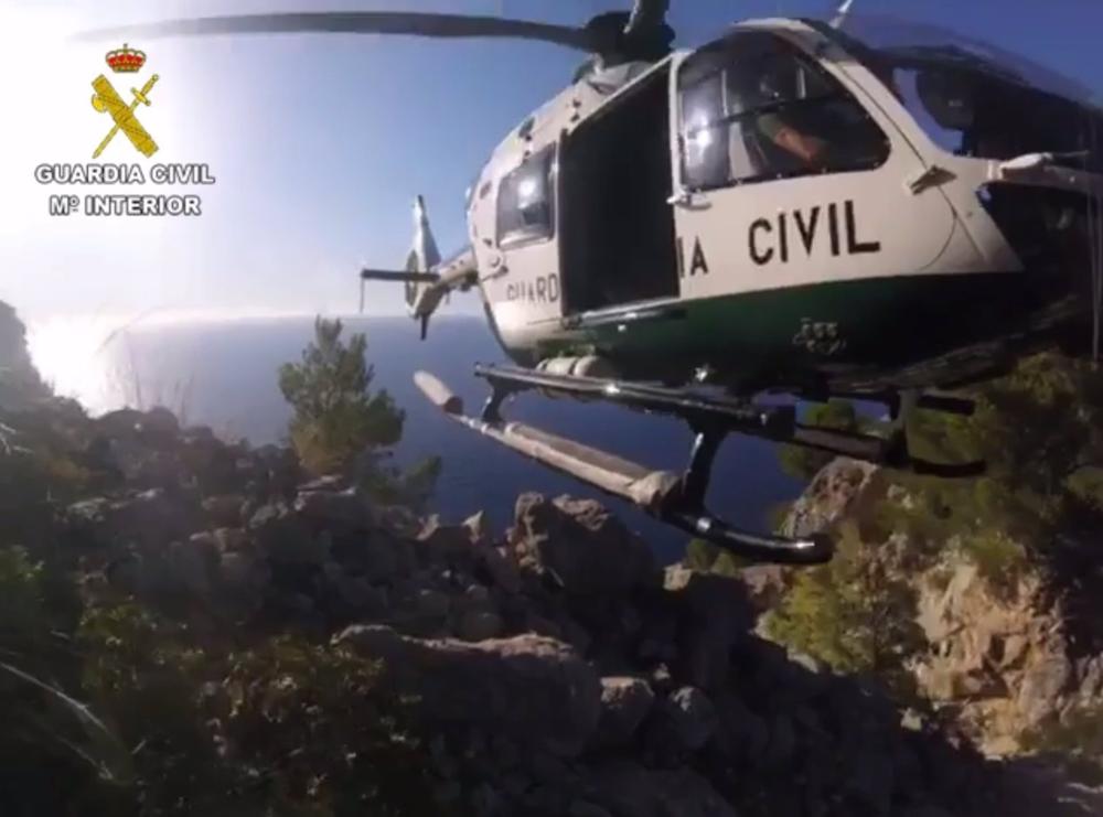 Archivo - Imagen de archivo de un helicóptero del Grupo de Rescate de Montaña de la Guardia Civil (GREIM) Archivo
