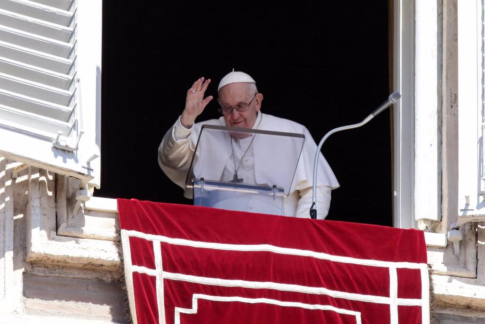 10 April 2023, Vatican, Vatican City: Pope Francis addresses the crowd from the window of the apostolic palace overlooking St Peter's Square, during his Regina Coeli prayer, on Easter Monday. Photo: Evandro Inetti/ZUMA Press Wire/dpa 10