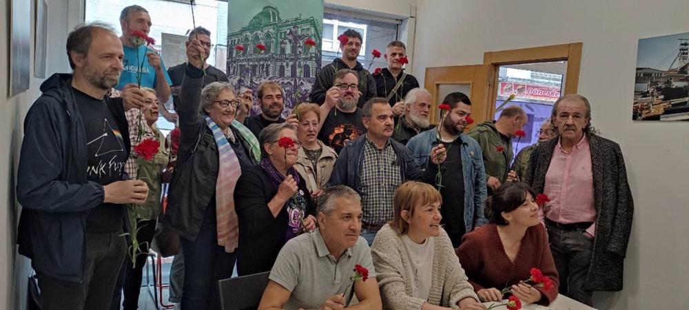 Rueda de prensa de la candidata de Podemos a la Presidencia del Principado, Covadonga Tomé, y compañeros que la respaldan en el encierro en la sede de Podemos en Gijón Rueda