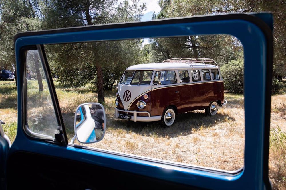 Una furgoneta Volkswagen en la segunda edición de la Feria Autopía, en el Bosque Santander de Boadilla del Monte. Una