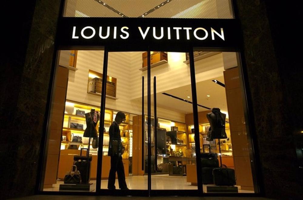 Archivo - Tienda de Louis Vuitton. Archivo