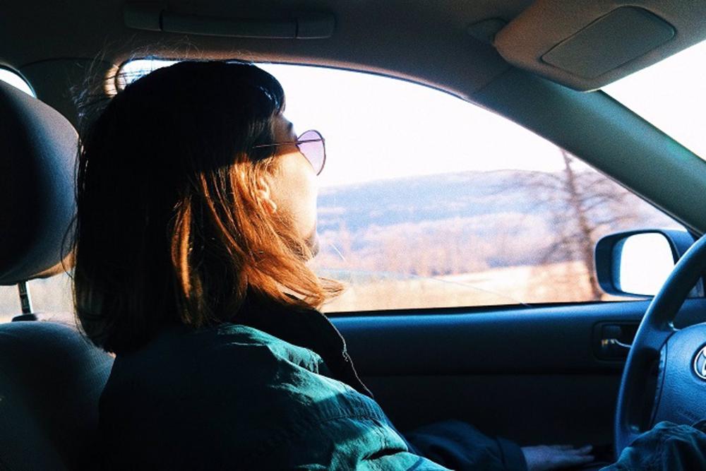 Archivo - Joven conduciendo Archivo