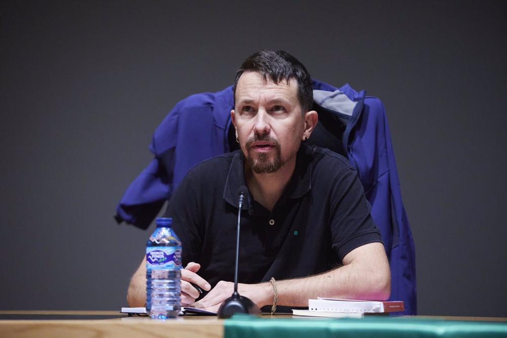 Archivo - El exlíder de Podemos Pablo Iglesias, durante la presentación de su libro 'Medios y cloacas', a 11 de noviembre de 2022 en Sevilla (Andalucía, España). El exlider de Podemos, Pablo Iglesias, acude a Sevilla a presentar su nuevo libro. Archivo