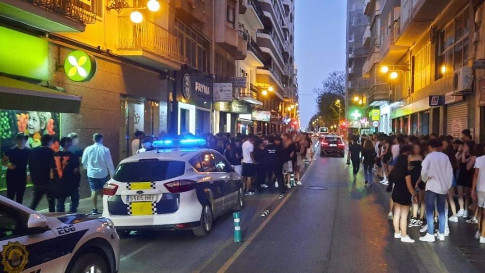La Policía Local de Elche desaloja a más de 200 menores de una discoteca light sin permiso y que superaba el aforo en Elche La