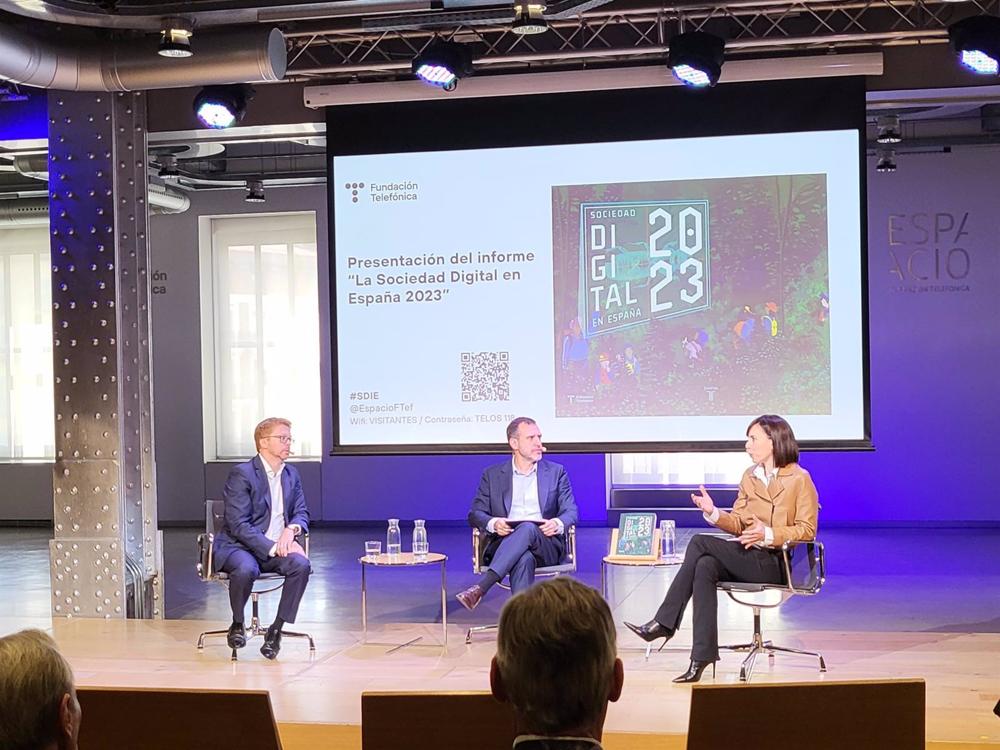 En el acto de presentación del estudio 'Sociedad Digital en España 2023'. Intervienen Diana Morant, ministra de Ciencia e Innovación del Gobierno España; Sergio Oslé, consejero delegado de Telefónica España En