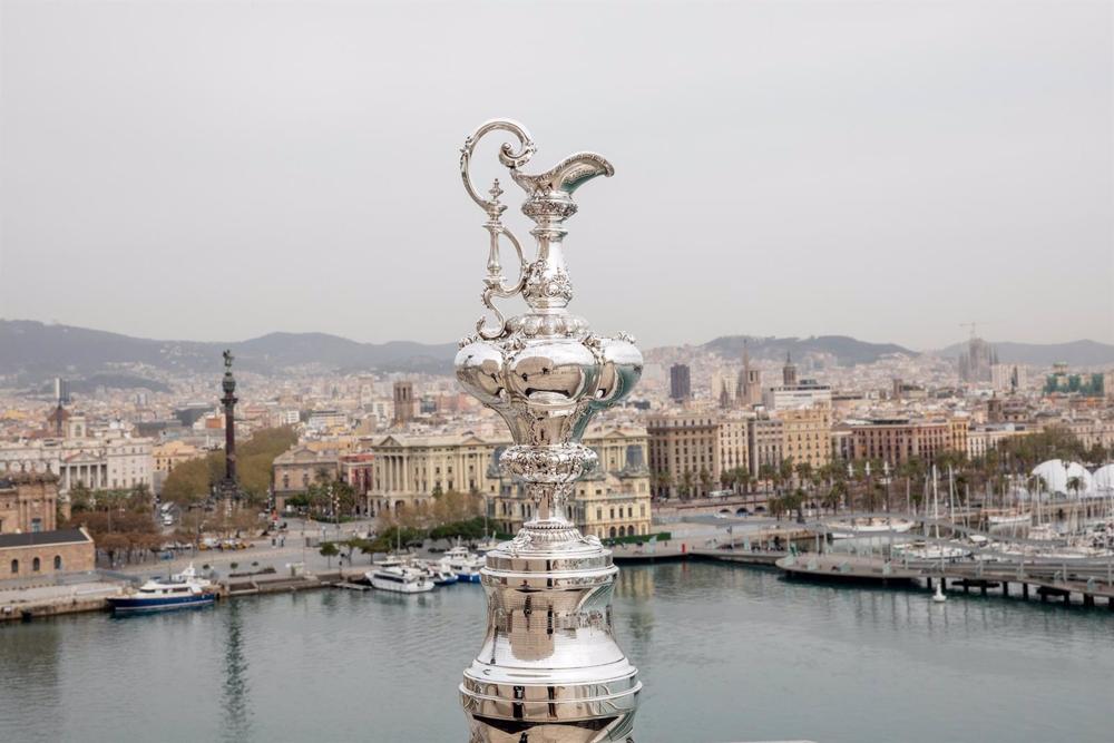 Archivo - Trofeo de la America's Cup de vela, cuya próxima edición de 2024 se disputará en Barcelona Archivo