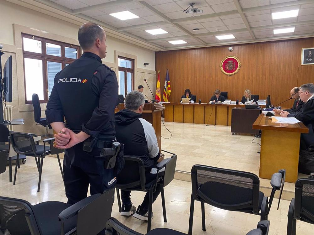 Juicio al condenado por golpear a un hombre hasta dejarle tuerto en Menorca Juicio