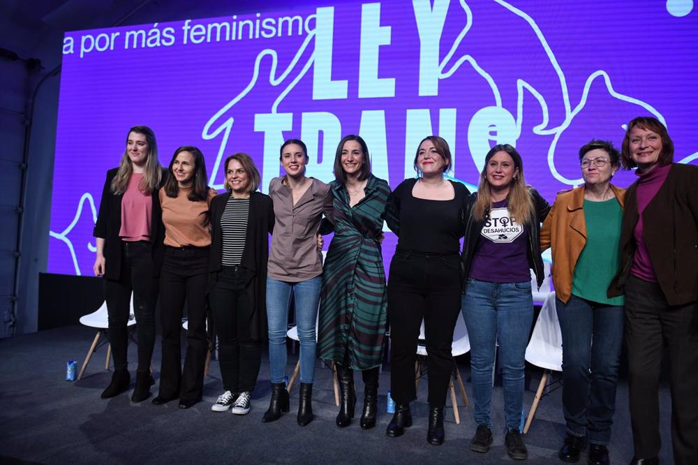 Archivo - La ministra de Derechos Sociales, Ione Belarra (2i), la ministra de Igualdad, Irene Montero (4i), la secretaria de Estado de Igualdad, Ángela Rodríguez 'Pam' (4d), y la coportavoz de Podemos, Alejandra Jacinto, participan en el encuentro feminis Archivo