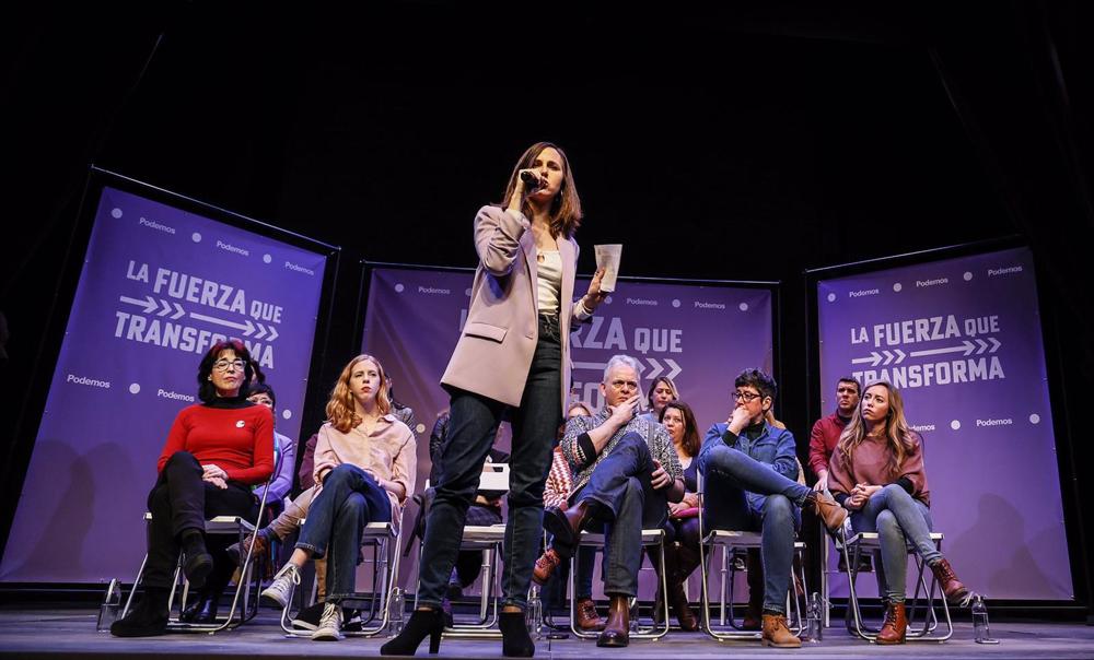 Archivo - La secretaria general de Podemos y ministra de Derechos Sociales y Agenda 2030, Ione Belarra, participa en un acto de la ruta 'La fuerza que transforma', en el Teatre Micalet, a 11 de febrero de 2023, en Valencia, Comunidad de Valencia (España). Archivo