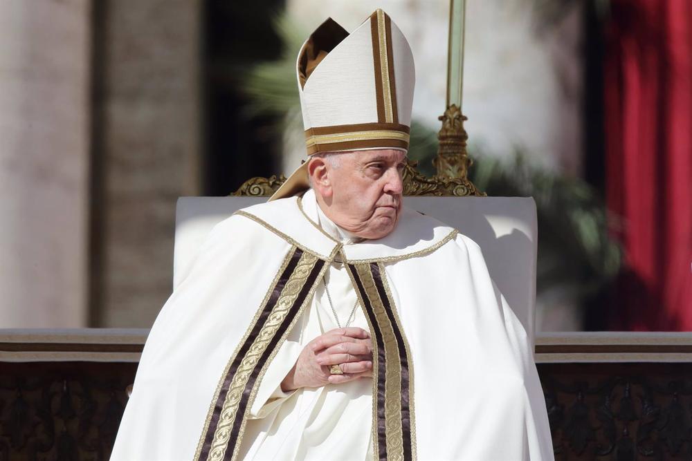 09 April 2023, Vatican, Vatican City: Pope Francis leads the Easter Sunday mass at St. Peter's square. Photo: Evandro Inetti/ZUMA Press Wire/dpa 09