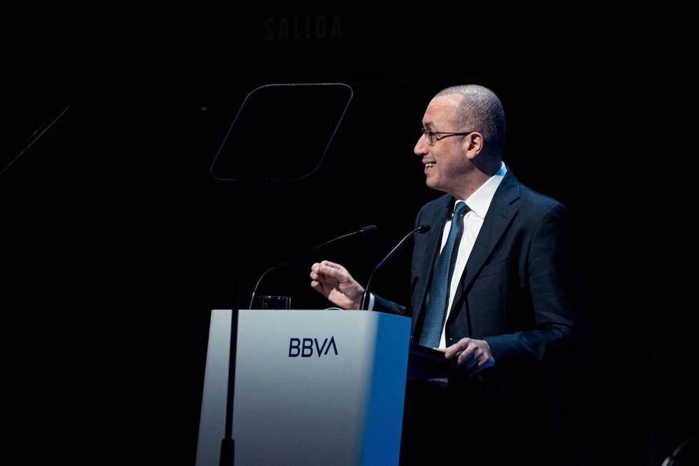 Archivo - El consejero delegado de BBVA, Onur Genç, presentan los resultados de BBVA en 2022, en el Auditorio Ciudad BBVA, a 1 de febrero de 2023, en Madrid (España). Archivo