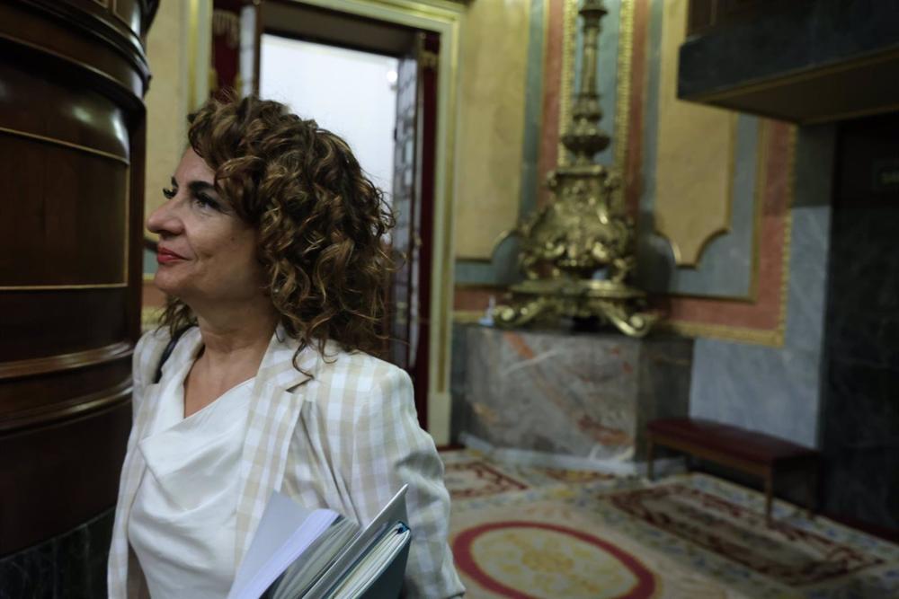 La ministra de Hacienda, María Jesús Montero, a su llegada a una sesión plenaria en el Congreso La
