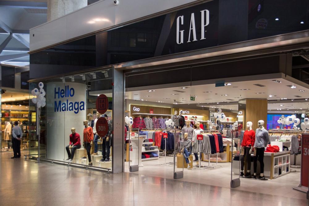 Archivo - Tienda Gap en aeropuerto de Málaga Archivo