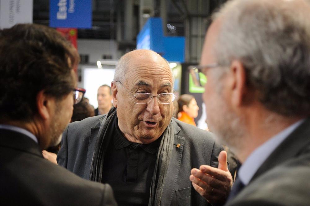 Archivo - El conseller Joaquim Nadal en el Saló de l'Ensenyament Archivo