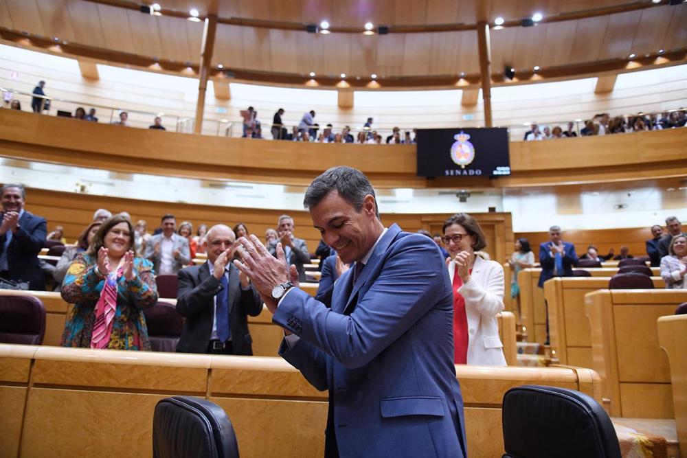 El presidente del Gobierno, Pedro Sánchez, durante un pleno del Senado, a 25 de abril de 2023, en Madrid (España). Sánchez y Feijóo se enfrentan hoy a su cuarto cara a cara en el Pleno del Senado. El