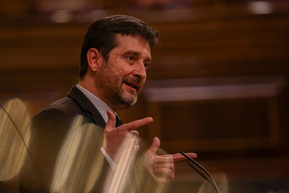 Archivo - El portavoz de Transportes de Unidas Podemos en el Congreso, Rafa Mayoral Archivo