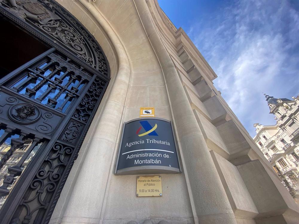 Archivo - Exterior de una oficina de la Agencia Tributaria. Archivo