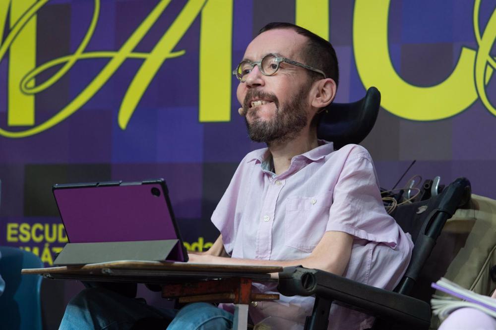 El portavoz de Unidas Podemos en el Congreso, Pablo Echenique, durante el acto 'Escudo Climático', en la Sede de Podemos Francisco Villaespesa, a 28 de abril de 2023, en Madrid (España). El