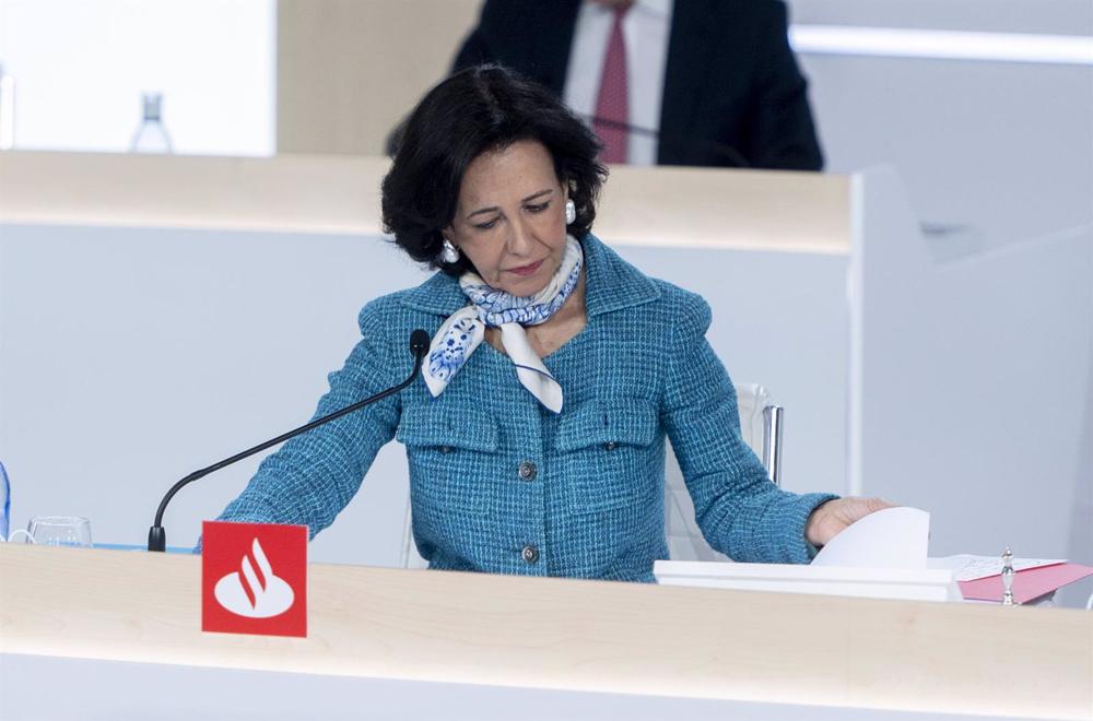 La presidenta del Banco Santander, Ana Botín, durante una junta general de accionistas de Banco Santander, en la Ciudad Grupo Santander de Boadilla del Monte, a 31 de marzo de 2023, en Boadilla del Monte, Madrid (España). La