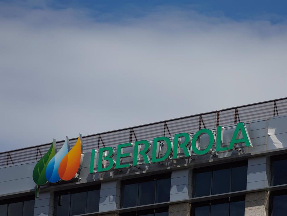 Fachada de la sede de Iberdrola, a 31 de marzo de 2023, en Madrid (España). Energías Renovables Ibermap, la 'joint venture' creada en 2021 por Mapfre e Iberdrola para coinvertir en energías limpia, ha alcanzado los 445 megavatios (MW) en cartera mediante Fachada