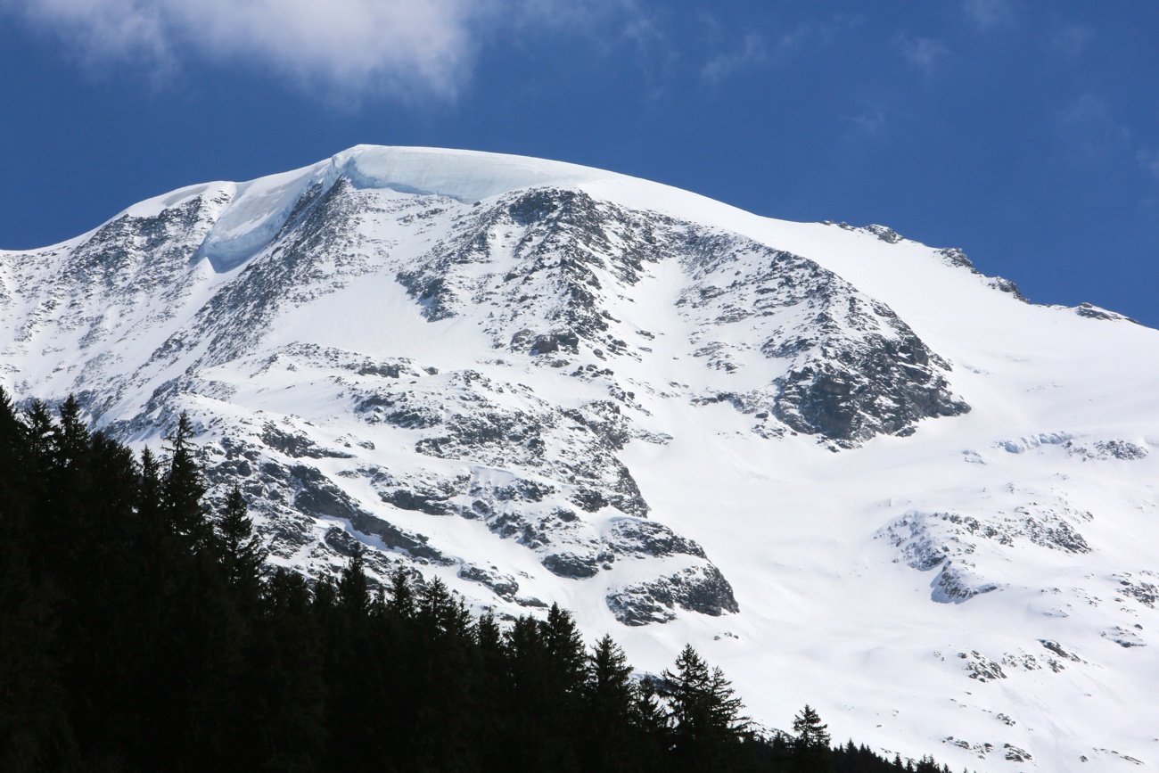 Six people killed in avalanche in the French Alps on Sunday