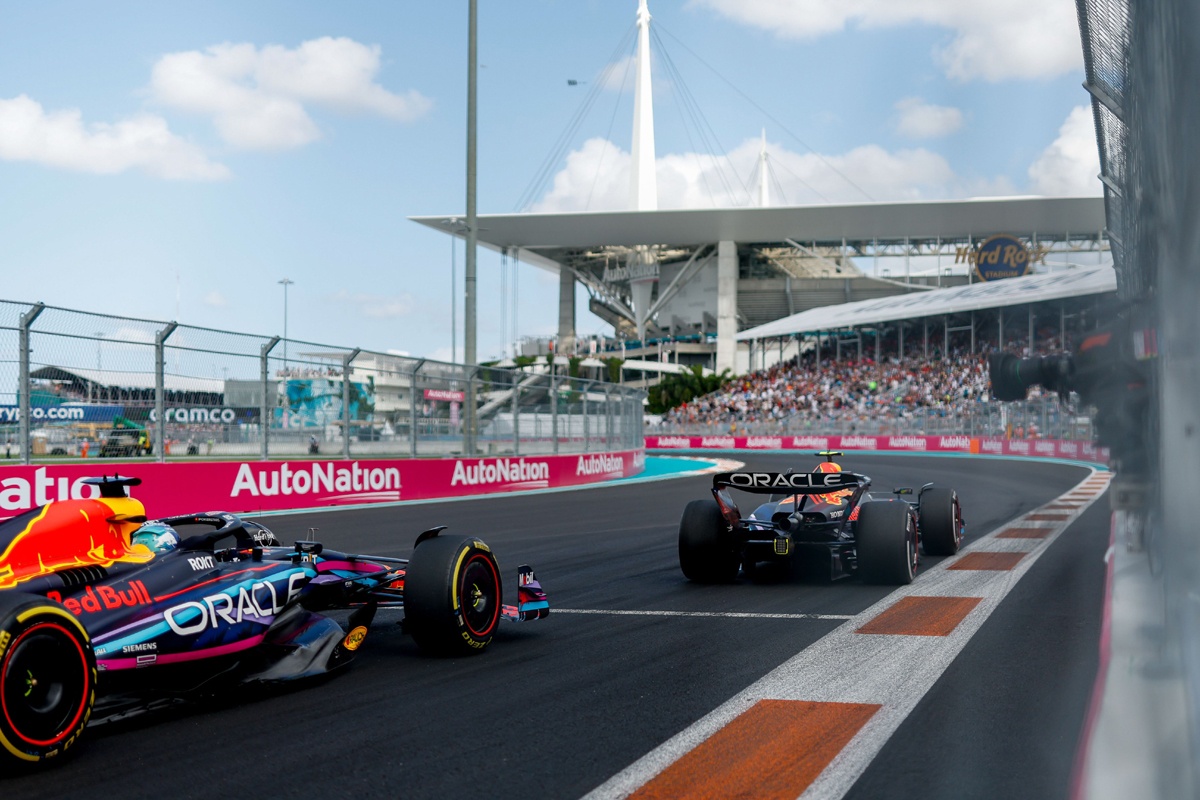 Max Verstappen lidera en Miami con Sergio Pérez y Fernando Alonso a la zaga