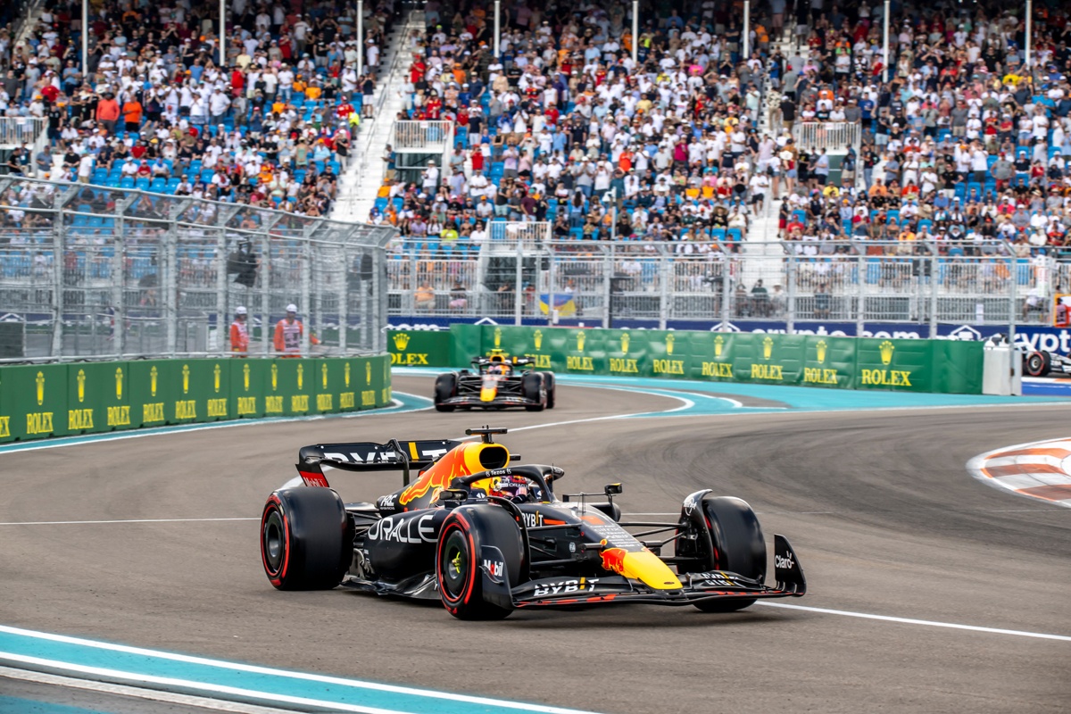 Max Verstappen gana en Miami por delante de Sergio Pérez y Fernando Alonso