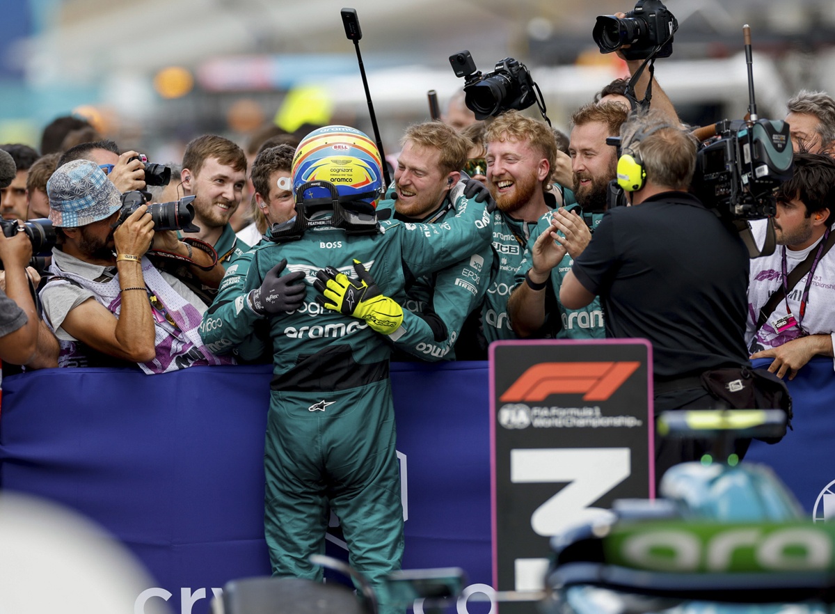 Verstappen wins in Miami, leaving behind Perez and Alonso