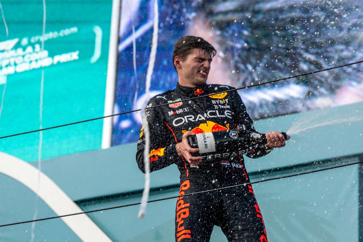 Verstappen gewinnt in Miami und lässt Perez und Alonso hinter sich