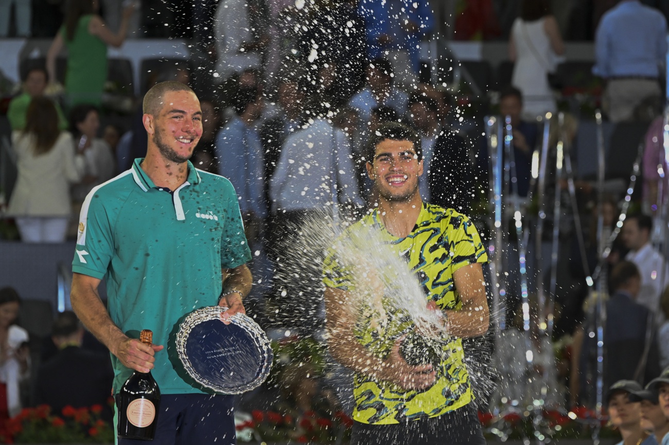 Carlos Alcaraz beats German Struff and retakes his title in Madrid