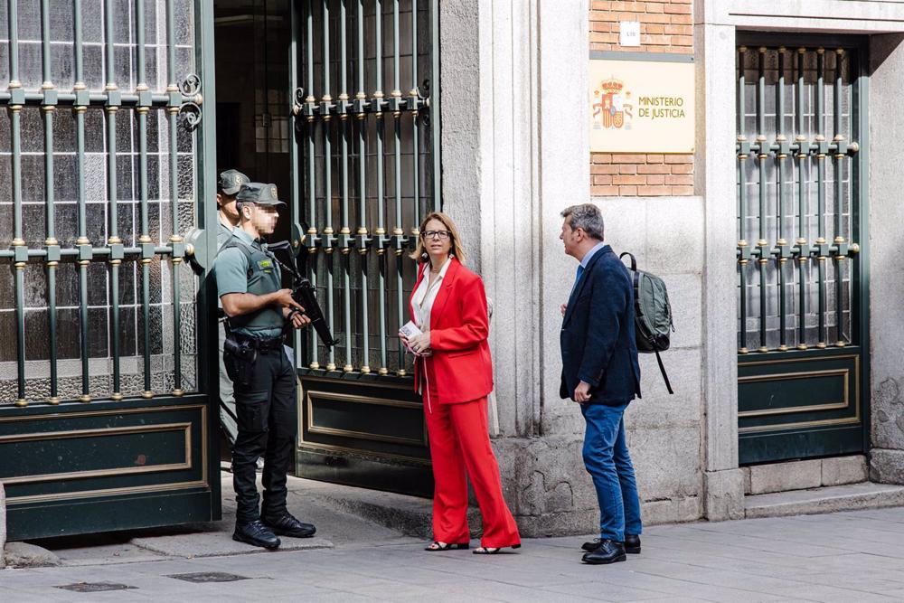 La portavoz de la UPF, Inés Herreros, y Edmundo Rodríguez, de Juezas y Jueces para la Democracia, a su llegada a una reunión de jueces y fiscales con el Ministerio de Justicia. La