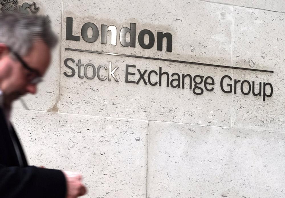 Archivo - FILED - 17 March 2017, England, London: A general view of the London Stock Exchange located at the entrance to the exchange. Photo: Jens Kalaene/dpa-Zentralbild/dpa Archivo