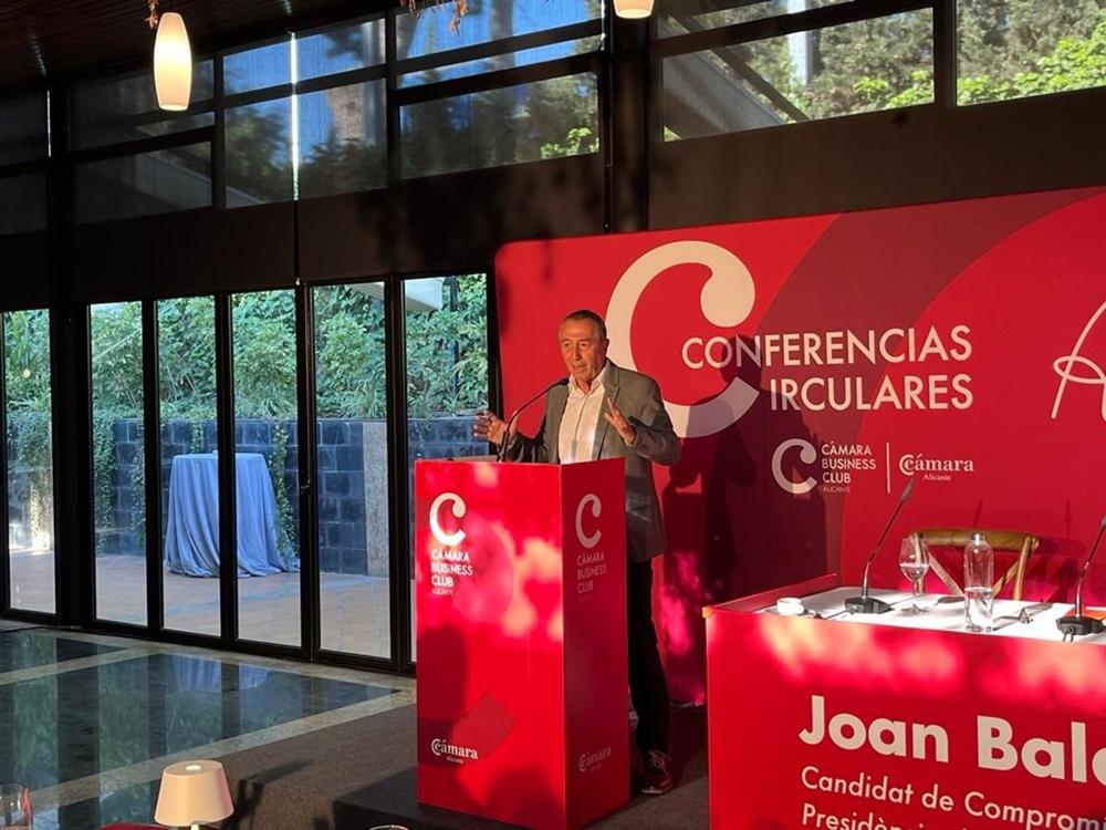 El diputado de Compromís en el Congreso de los Diputados y candidato de la coalición a la Presidencia de la Generalitat, Joan Baldoví, en el ciclo de Conferencias Circulares del Cámara Business Club de Cámara Alicante. El