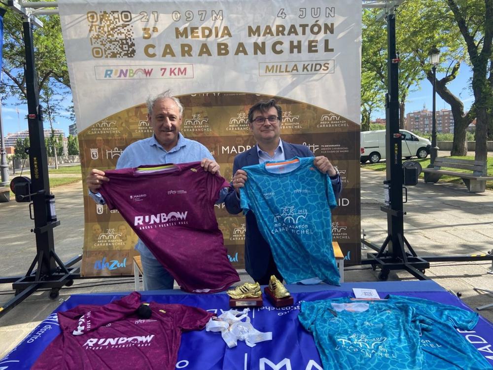El concejal del distrito, Álvaro González, y el medallista olímpico Fermín Cacho El