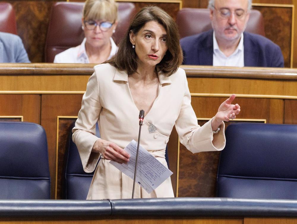 La ministra de Justicia, Pilar Llop, interviene durante una sesión de control al Gobierno, en el Congreso de los Diputados. La